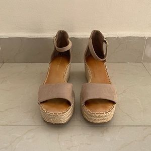 Kelly and Katie Tan Sandals